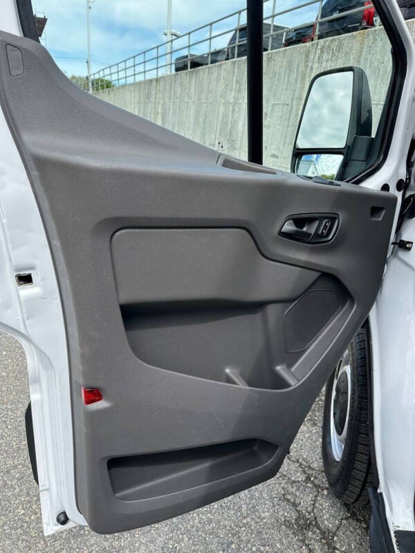 2025 Ford Transit 250