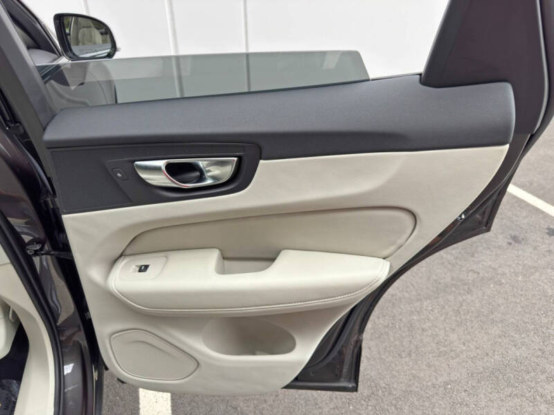 2025 Volvo XC60 B5 Plus Dark Theme