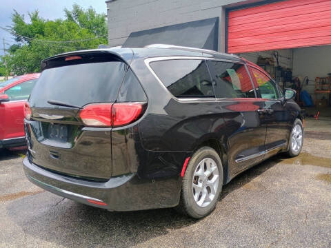 2017 Chrysler Pacifica Touring-L Plus