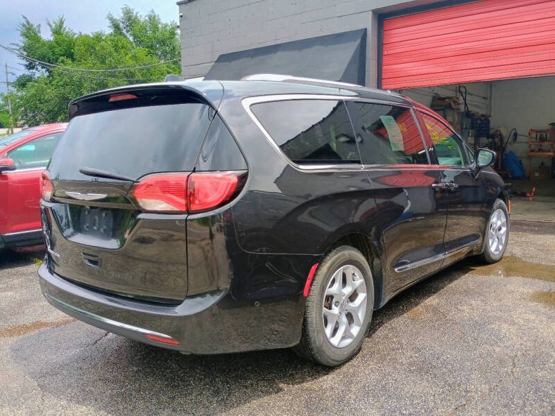 2017 Chrysler Pacifica Touring-L Plus