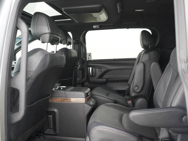 2025 Toyota Sienna Platinum 7-Passenger