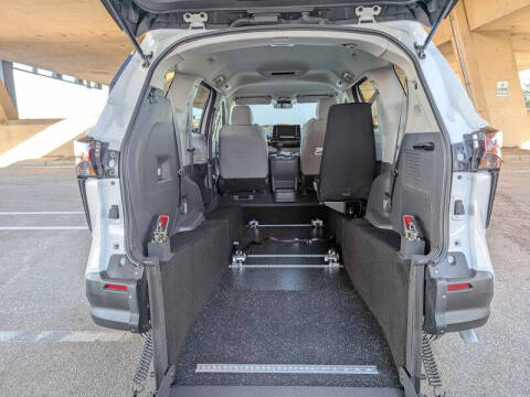 2025 Toyota Sienna LE 8-Passenger