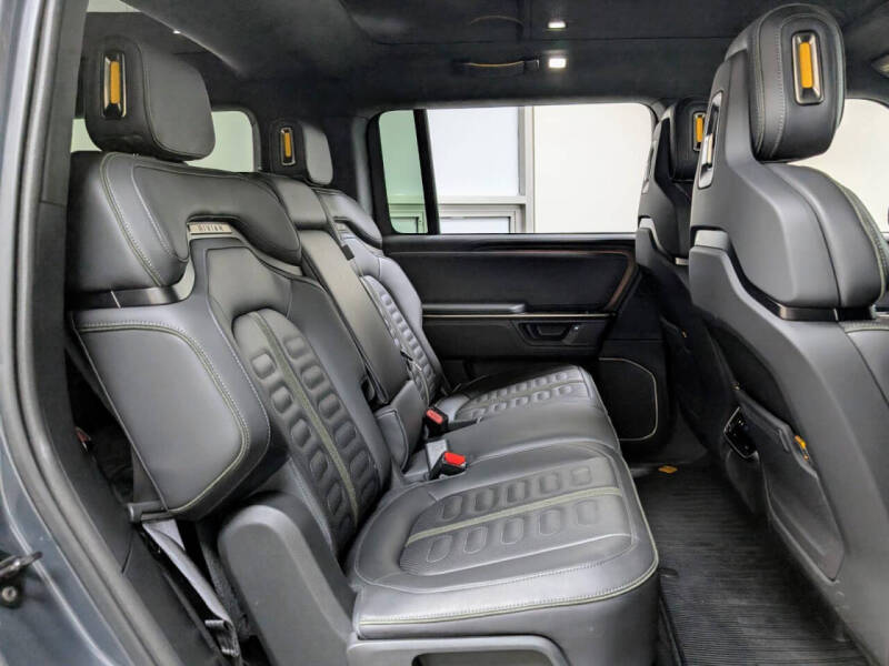 2025 Rivian R1S