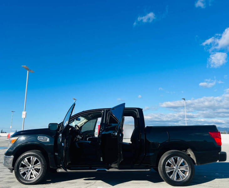 2017 Nissan Titan SL