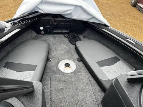 2026 Tracker Targa V-18 Combo