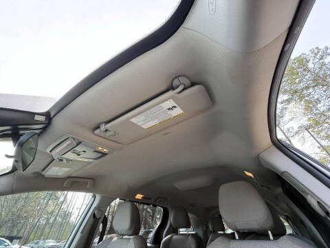 2022 Toyota Sienna LE 8-Passenger