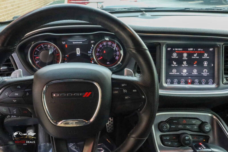 2017 Dodge Challenger 392 HEMI Scat Pack Shaker