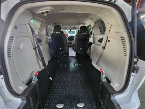 2022 Chrysler Voyager LX