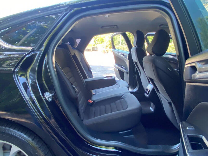 2020 Ford Fusion SE