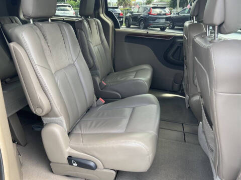 2012 Chrysler Town and Country Limited