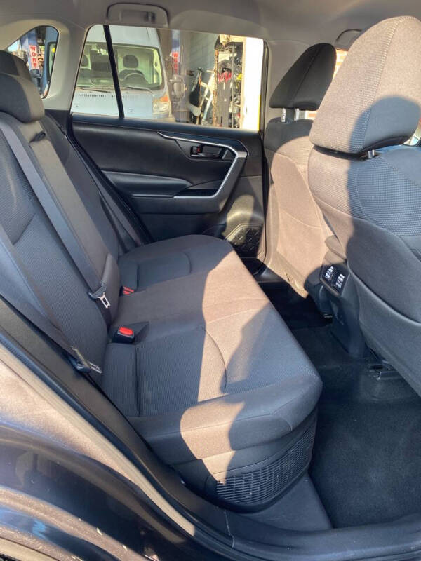 2022 Toyota RAV4 Hybrid LE