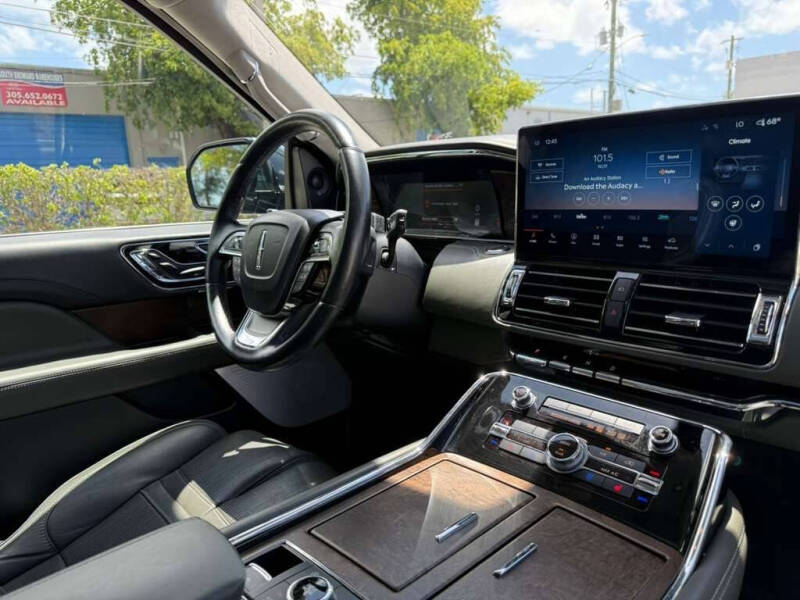 2022 Lincoln Navigator L Black Label