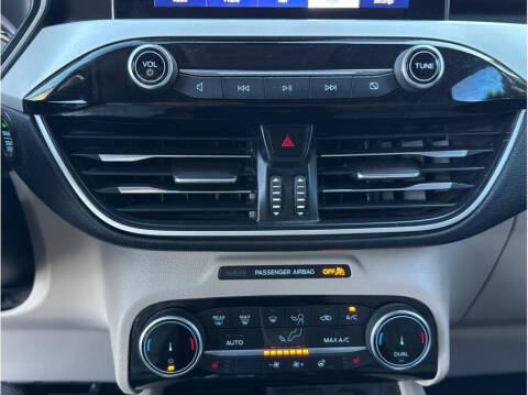 2022 Ford Escape Hybrid SEL