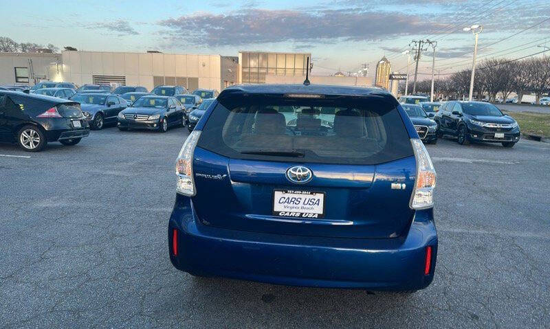 2012 Toyota Prius v Two