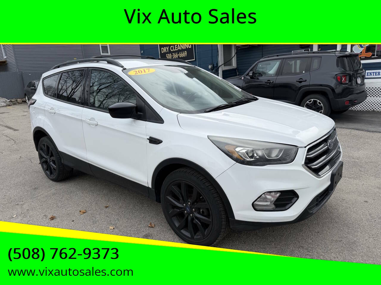 Off white 2017 Ford Escape SE AWD SE 4dr SUV 1
