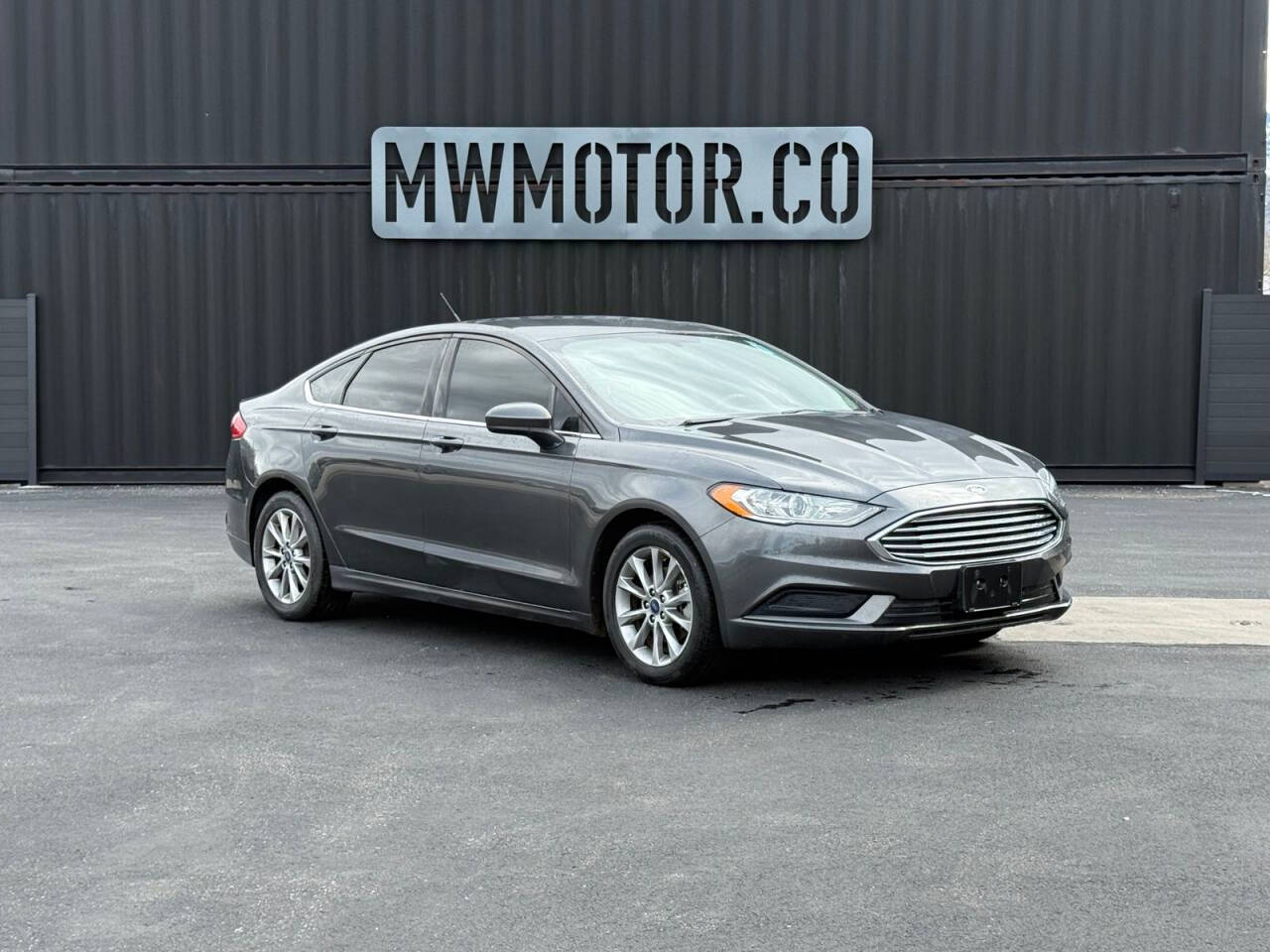 Dk. Gray 2017 Ford Fusion SE SE 4dr Sedan 1