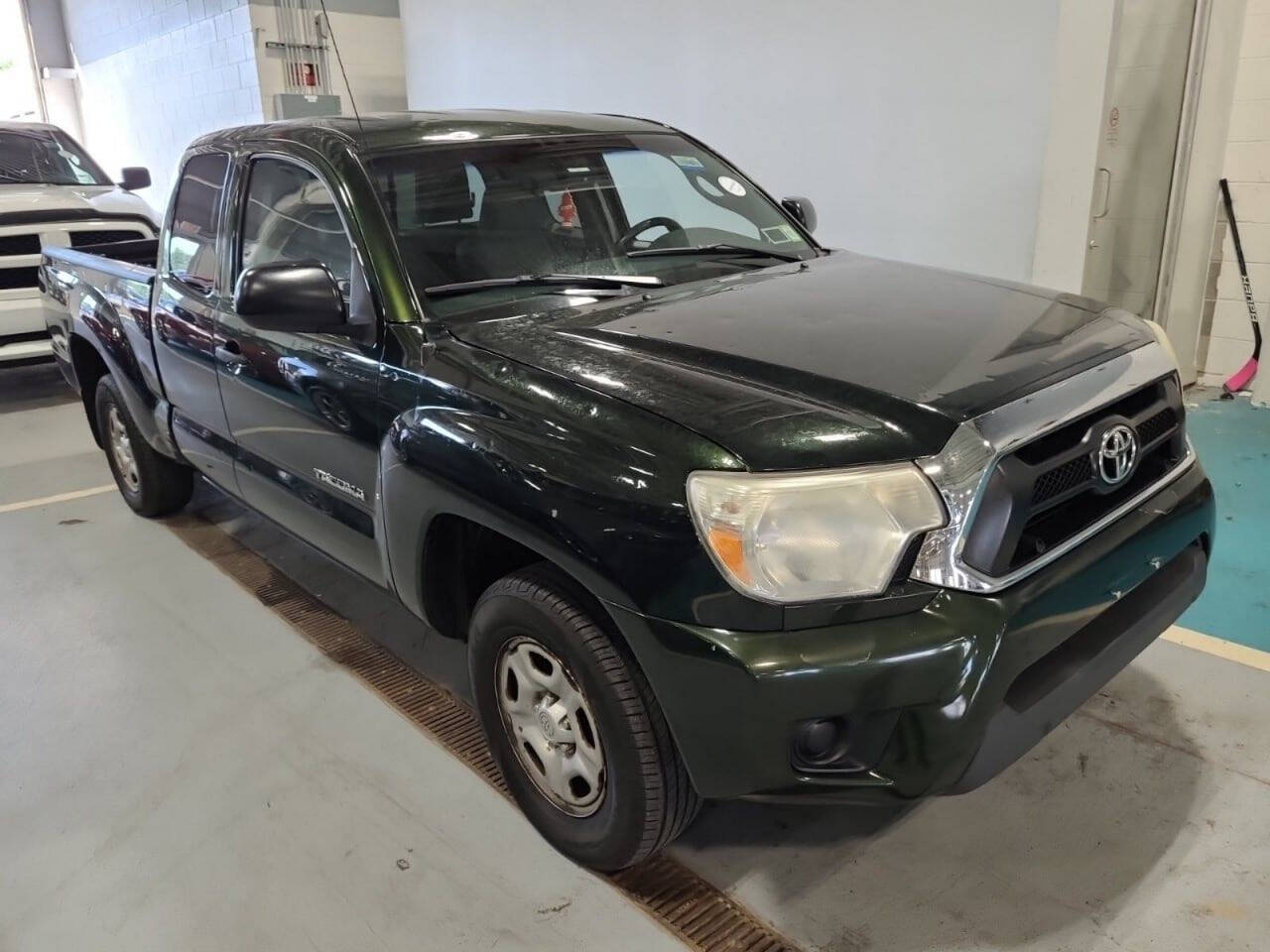 Green 2013 Toyota Tacoma Base 4x2 Base 4dr Access Cab 6.1 ft SB 4A 1