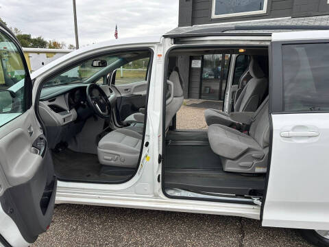 2017 Toyota Sienna LE 8-Passenger