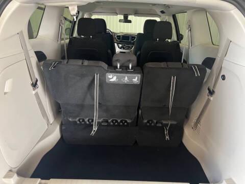 2021 Chrysler Voyager LX