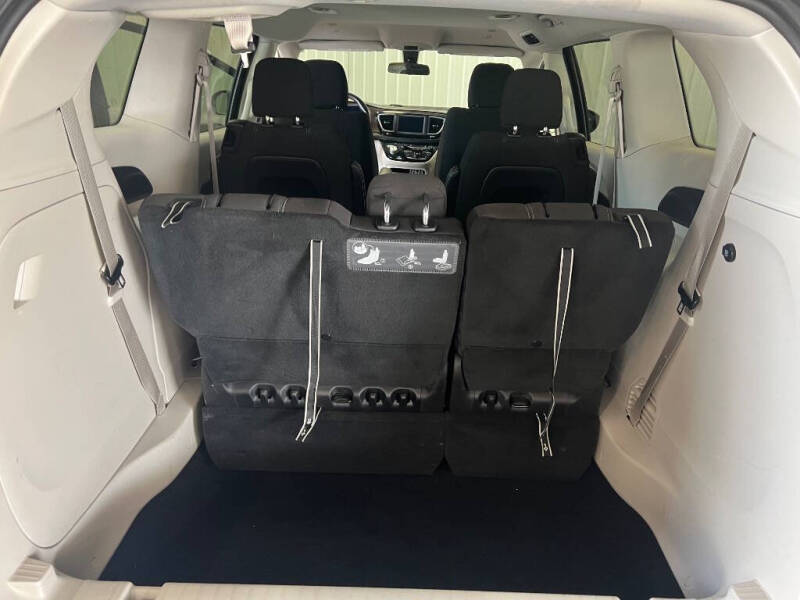 2021 Chrysler Voyager LX