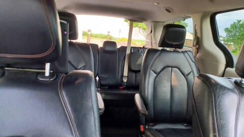 2017 Chrysler Pacifica Touring-L Plus