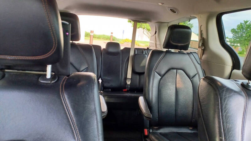2017 Chrysler Pacifica Touring-L Plus