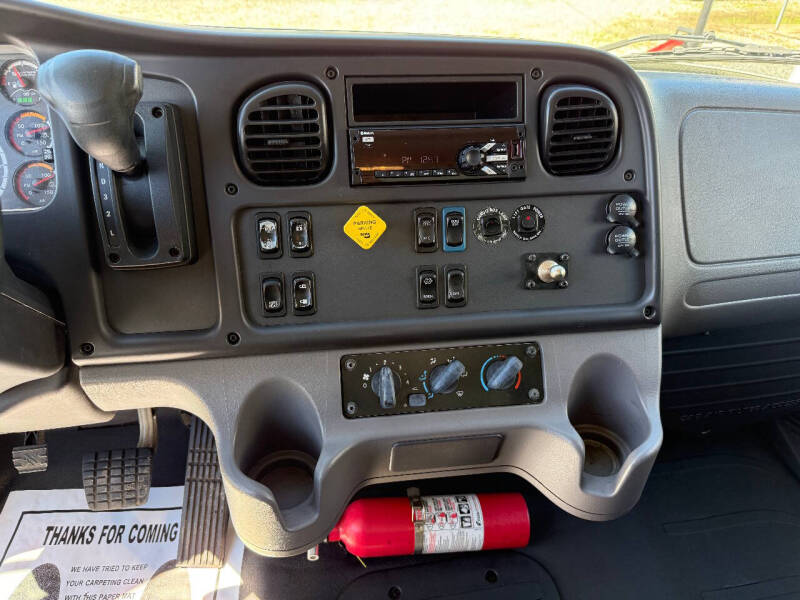 2019 Freightliner M2 106