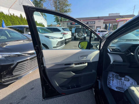 2024 Toyota Sienna LE 8-Passenger