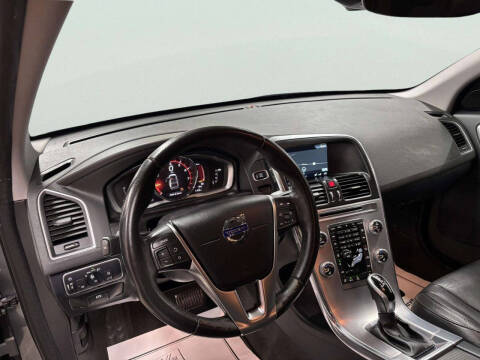 2017 Volvo XC60 T5 Dynamic