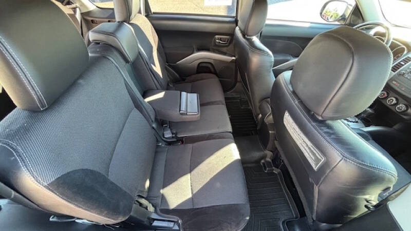 2011 Mitsubishi Outlander SE