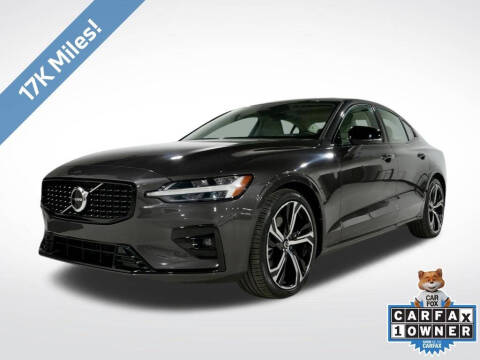 2023 Volvo S60 B5 Plus Dark Theme