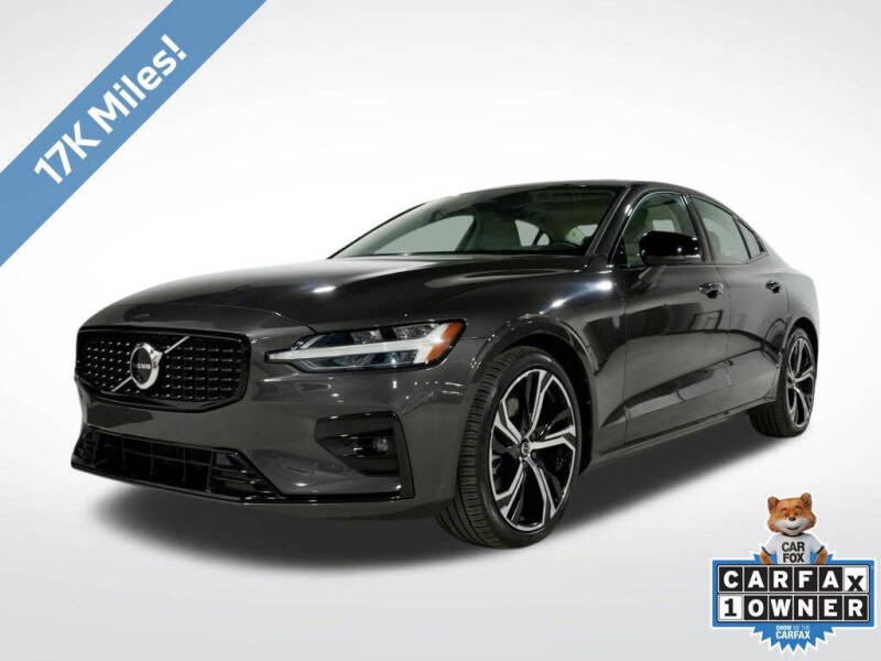 2023 Volvo S60 B5 Plus Dark Theme