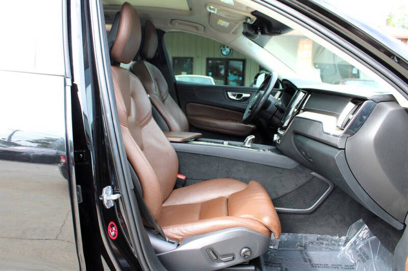 2018 Volvo XC60 T8 eAWD Inscription