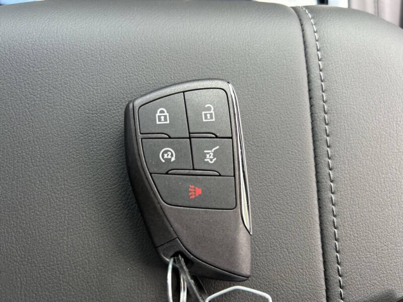 2025 Chevrolet Suburban LT