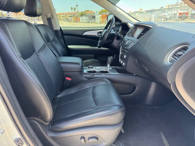 2020 Nissan Pathfinder SL