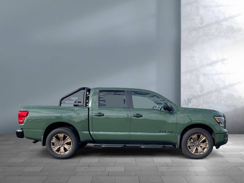 2024 Nissan Titan SV