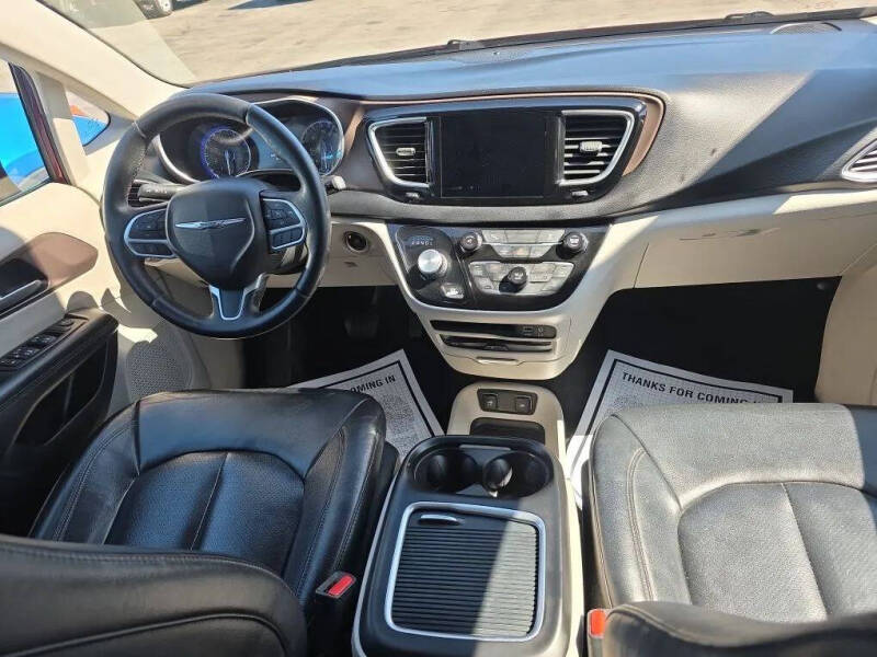 2017 Chrysler Pacifica Touring-L Plus