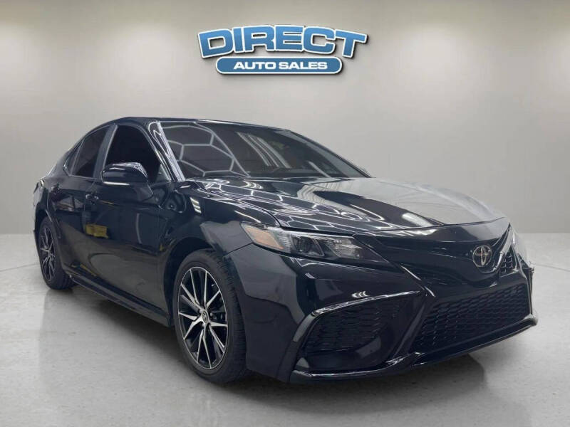 2022 Toyota Camry SE's photo