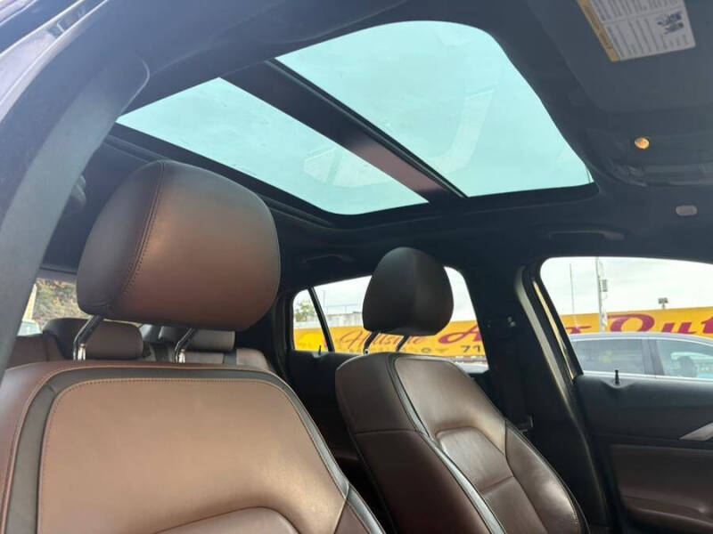 2017 Infiniti QX30 Premium