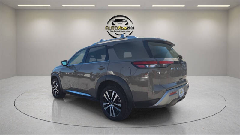 2023 Nissan Pathfinder Platinum
