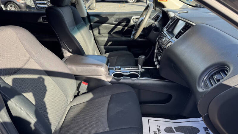 2019 Nissan Pathfinder S