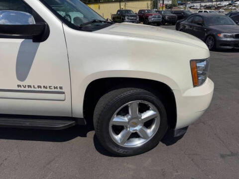 2013 Chevrolet Avalanche LTZ Black Diamond