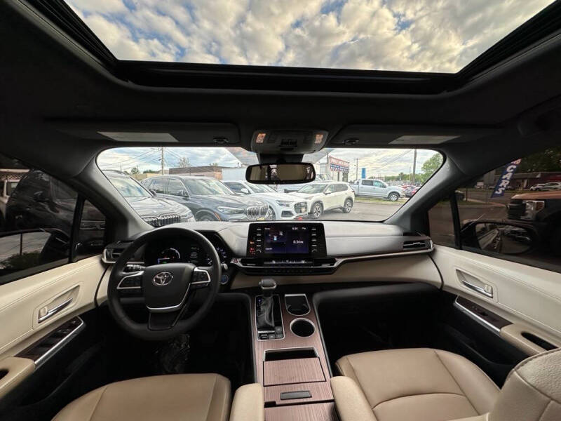 2023 Toyota Sienna XLE 8-Passenger