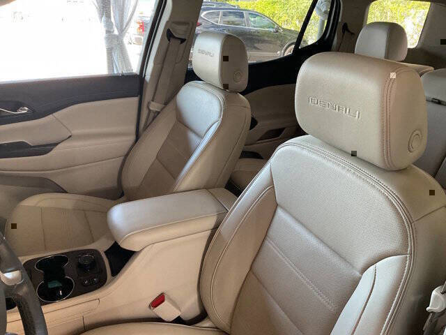 2023 GMC Acadia Denali