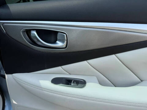 2015 Infiniti Q50