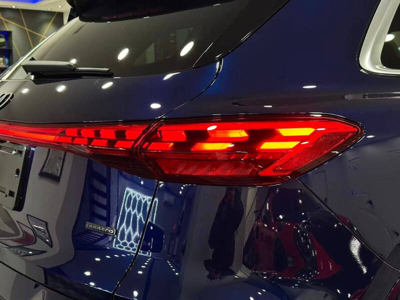 2025 Audi Q5 quattro Premium TFSI