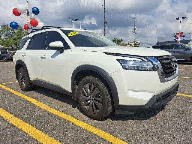 2022 Nissan Pathfinder SV