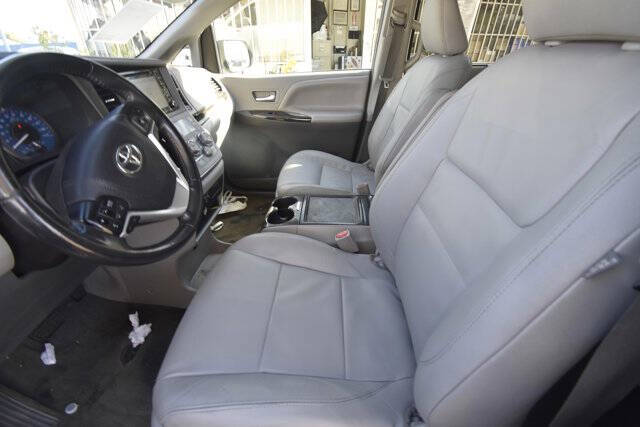 2018 Toyota Sienna XLE Premium 8-Passenger