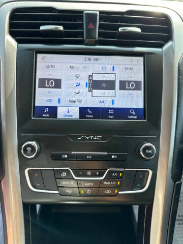 2020 Ford Fusion SE
