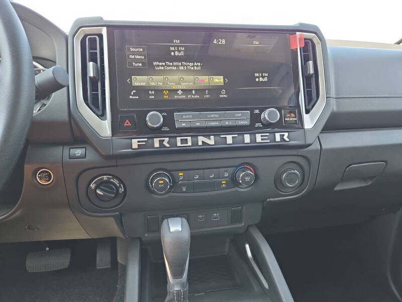 2025 Nissan Frontier SV